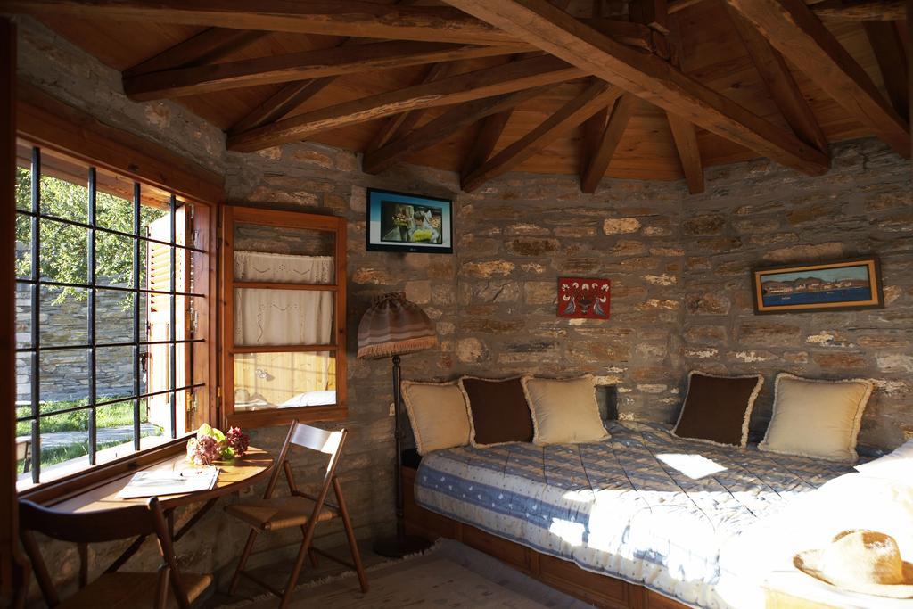 Archontiko Stathopoulou Hotell Agios Georgios Nilias Rom bilde