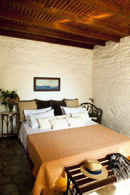 Archontiko Stathopoulou Hotell Agios Georgios Nilias Rom bilde