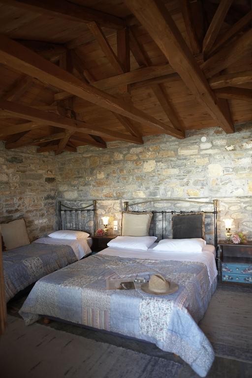 Archontiko Stathopoulou Hotell Agios Georgios Nilias Rom bilde