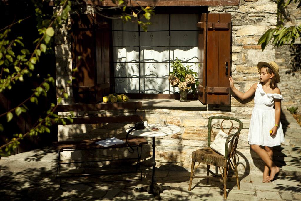 Archontiko Stathopoulou Hotell Agios Georgios Nilias Rom bilde